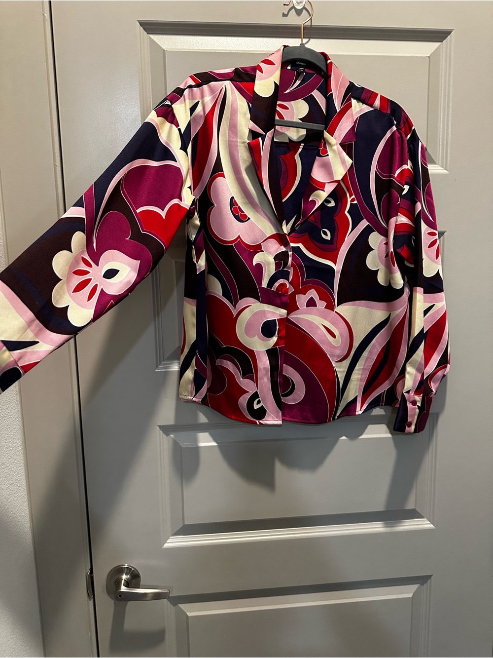 Vibrant Retro Floral Button-Up Blouse in Pink and Purple